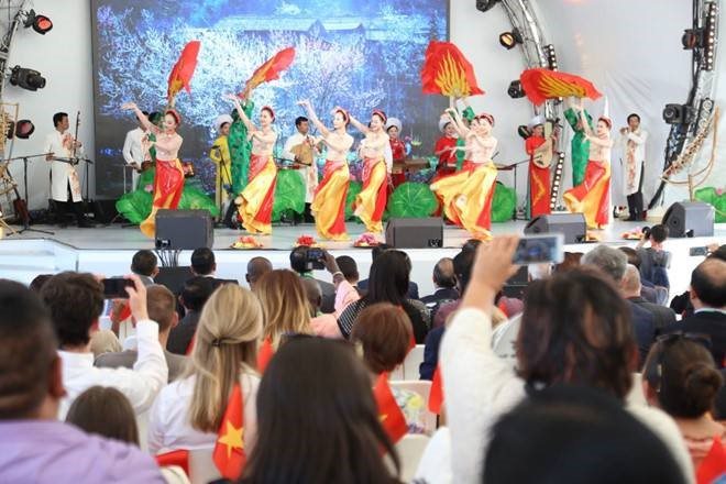  Biểu diễn nghệ thuật truyền thống Việt Nam tại sự kiện